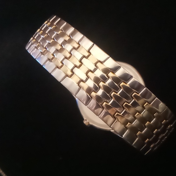 Timex Indiglo WR 30m watch stretch band gold and silver tone new battery - Picture 6 of 8